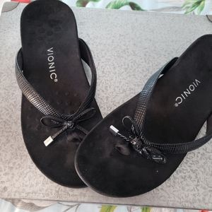 Vionic sandals size 9 Black